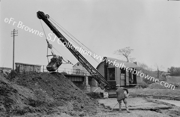 BARROW BRIDGE CLOSE UP OF DREDGERS AT WORK